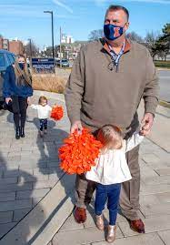 Not seeing his family since a short stay in new jersey for christmas, bret hoped to hop on a plane by 7 a.m. New Illini Football Coach Bret Bielema Introduced To Fans And Media