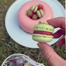 Sweet Love Entremets Pistache Et Inspiration Fraise Je Veux Des Gourmandises Macaron Pistache Cookies Et Biscuits Dessert