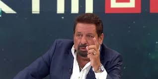 Rıdvan dilmen türk futbol dünyasının şeytan lakabı ile tanınan eski milli futbolcu'dur. Claim By Ridvan Dilmen And Serdar Tatli That Erman Toroglu Fell Like A Bomb