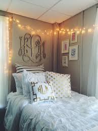 College Dorm Room Idea For White Color Scheme With Hanging Lights Gives It A Cozy Comfy Feel Collegedormroom Girls Dorm Room Cool Dorm Rooms Dorm Sweet Dorm