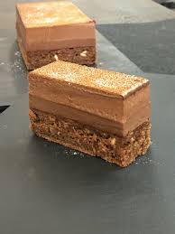 Fondant Structure Au Chocolat Noisettes Caramelisees Et Fleurs De Sel Cake Desserts French Pastries Desserts