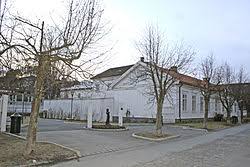 Dette er også stedet du leverer inn varer dersom du skal levere noe til oppussing eller om du som leverandør skal levere varer til ringerike fengsel. Honefoss Hjelpefengsel Wikipedia
