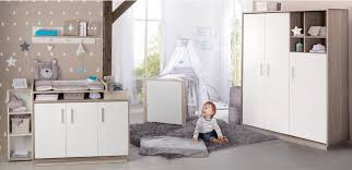 In der bestrebung, die maximale sicherheit ihres kindes zu gewähren, haben wir dieses kinderbett zusätzlich mit einem geländer, das das besteigen und absteigen erleichtert, sowie mit einem teilbar ausgestattet. Roba Babyzimmer Komplettset Olaf Set 3 St Mit Kinderbett Schrank Und Wickelkommode Online Kaufen Otto