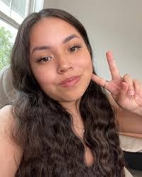 Mary Combes's Instagram, Twitter & Facebook