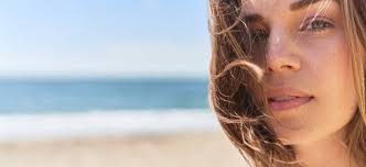 ZEISS Batis 2/40 CF, a Versatile Wide-Angle Lens for Mirrorless Full-Frame  Cameras from Sony: Initial Aperture f/2, 40mm Fixed Focal length,  Lightweight, Fast AF, Close Focusing Distance (24cm/9.4in), OLED Display,  Dust/Weather Protection –