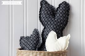 Nachdem du dich für eine nähanleitung entschieden hast, kannst du sie bequem auf deinen. Black And White Osterhasen Mit Kostenlosem Schnittmuster