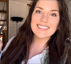 Felicia Metzger's Instagram, Twitter & Facebook