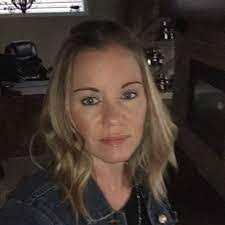 Julie Remus's Instagram, Twitter & Facebook