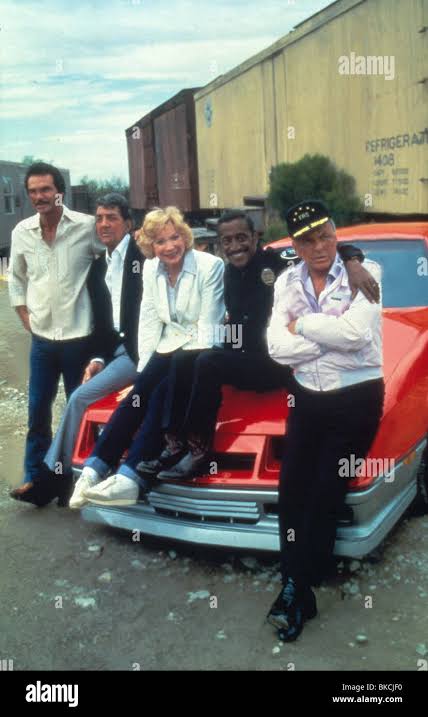 CANNONBALL RUN II (1984) CANNONBALL RUN 2 (ALT) BURT REYNOLDS, DEAN MARTIN,  SHIRLEY MACLAINE, SAMMY DAVIS JR, FRANK SINATRA Stock Photo - Alamy