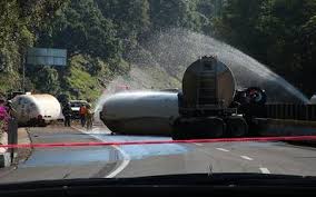 A este reporte se sumó también un cuarto accidente que sucedió en la carretera libre hacia morelos, a la altura de parres, informó el reportero david fuentes. Tras 15 Horas Del Accidente En La Mexico Cuernavaca Reabren La Circulacion El Sol De Mexico Noticias Deportes Gossip Columnas
