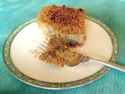 Passover banana cake topped with chocolate chips. Passover Banana Coffeecake With Cinnamon Streusel Evielieb Com