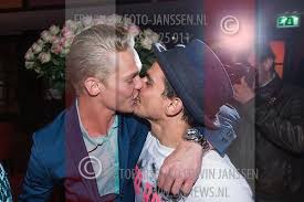 En mijn nederlandse woordenschat is ook uitgebreid dankzij ferry doedens en ronald giphart. Ferry Doedens Fan Officialferryd ë‹˜ íŠ¸ìœ„í„°