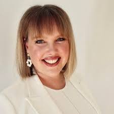 Debbie Munro's Instagram, Twitter & Facebook