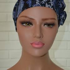 Handgemaakte chemo muts Barbara maat M terra creme met rozen