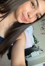 Vanessa Root's Instagram, Twitter & Facebook