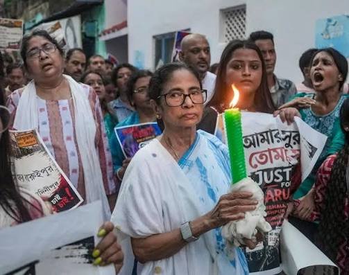Rape-murder of 11-year-old: Mamata Banerjee takes out protest rally