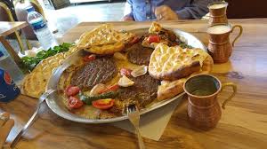 Güzelce karıştırdıktan sonra tencerenin kapağını kapatarak. Kagit Kebabi 3 Kisilik Bild Von Poc Kasabi Ve Kebap Salonu Antakya Tripadvisor