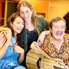 No «você na tv!», na rubrica «gente com norte» maria cerqueira gomes esteve à conversa com rui veloso que afirmou ser muito difícil ser conhecido. Rui Veloso E Sofia Grillo Juntos De Novo Em Noite Magica Nacional Flash