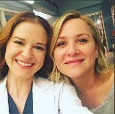Au canada, la saison est diffusée 24 heures en avance sur le réseau ctv. Depart April Et Arizona De Grey S Anatomy Saison 15 Jessica Et Sarah Drew Partent Grey S Anatomy Saison 17 Nouveautes Tele Com