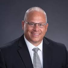 Travis Lindgren's Instagram, Twitter & Facebook