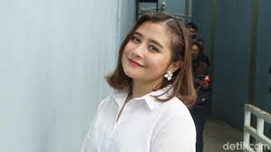 Bekum lama ini, prilly juga menjadi pemeran di webseries i love you silly. Prilly Latuconsina Putar Otak Tak Mau Pecat Karyawan Di Tengah Pandemi