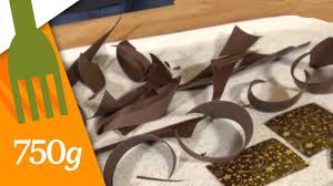 Pour réaliser un bon travail du chocolat, vous devrez posséder au moins : Comment Faire Des Decors En Chocolat 750g Youtube