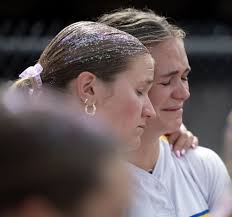 Prep softball: Williamsburg holds off Wahlert for 3rd straight state title 