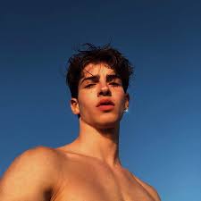 Manu rios was born on the 17th of december, 1998, in calatrave, which is located in spain. Manu Rios Youtube