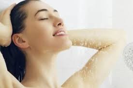 Nên tắm vào buổi sáng hay tối thì tốt nhất?