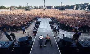 Top 1 film et top 4 général netflix merci infiniment pour tous vo retours , on lit vos messages et vos storys !! Bigflo Oli Ont Fait Le Concert Le Plus Fou De Leur Vie Et Ce N Est Pas A Toulouse Actu Toulouse