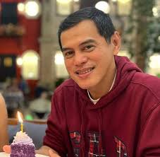 Vincenzo" star Song Joong Ki's sister Song Seul Ki graduated from the  prestigious Seoul National University College of Medicine.