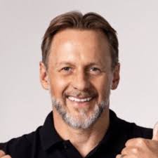 What a lovely way to start the year ! Thanks vvvery much to everyone who  voted for me, congratulations to Luca Gallarelli, and here's to 2024 being  a grrreat year for our… |