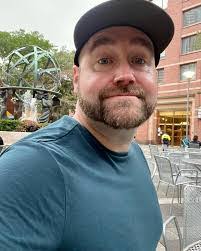 Simon Graves's Instagram, Twitter & Facebook