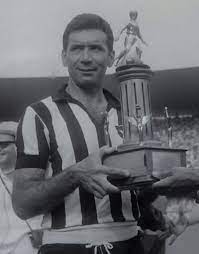 Nílton dos santos (brazilian portuguese: Nilton Santos Die Beste Linke Seite Der Geschichte