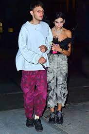 Dua lipa and anwar hadid made their red carpet debut as a couple at the 2019 amas! Dua Lipa And Anwar Hadid S Full Relationship Timeline