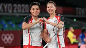 Raket dipeang pada ujung tungkainya, bagian tangan antara ibu jari dan jari telunjuk. Greysia Polii Beri Jawaban Soal Rencana Pensiun Warta Kota