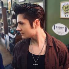 The extremely talented and very humbled Moses Snow stopped by to get his  beautiful hair fixed today. Thank you for all your support all these years,  Moses. It's been a pleasure watching