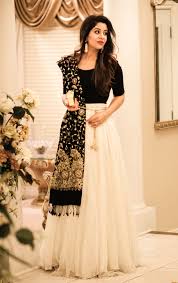 I Am Loving The Trending Fashion Of Lehngas Flowy Skirts Like Any Other Girl This Trend Has Made A Mark On The P Indian Outfits Indian Fashion Lehnga Designs