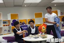 吳奇隆見陳傑憲 佩服運動員手上厚繭影 2016/7/13 21:56 （7/14 09:25 更新） 請同意我們的隱私權規範，才能啟用聽新聞的功能。 å³å¥‡éš†æœƒé™³å‚'æ†²æ ¹æœ¬å°±æ˜¯å…©å€‹å››çˆº è˜‹æžœæ–°èžç¶² è˜‹æžœæ—¥å ±