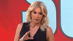 Una falta de respeto»: la bronca de Yanina Latorre tras un serio problema  en Uruguay. La conductora afirmó que encontró su valija abierta al llegar  al país vecino. LINK DE LA NOTA