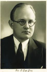 PÄEVAPILTNIKUD JA KIRJATSURAD VANAS VÕRUS