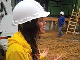 The show is hosted by former model, carpenter and veteran television personality ty pennington. Extreme Makeover Home Edition Jillian Harris In The Rain Youtube