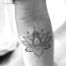 Six little potted cacti and succulent temporary tattoos! 21 Temporary Tattoos That Prove Impermanent Ink Is Fun