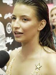 Wieniawa is a polish actress famous for her role in netflix all my friends are dead. Plik Julia Wieniawa 2018 Jpg Wikipedia Wolna Encyklopedia