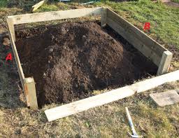 You then stand cobblestones on edge atop the gravel base layer, adding or subtracting gravel underneath until the cobblestones form a smooth, even line. How To Level Gravel Boards