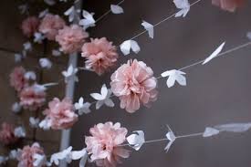Puedes usar solo hojas del mismo color y hacer cortes redondos en lugar de los cortes lineales. 64 Fantasticas Ideas Con Flores De Papel De Seda Top 2020 Uma Manualidades