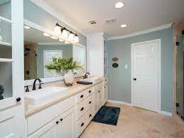 This beautiful home boasts 5 bedrooms, 4 full bathrooms and 1 half bath, with a wrap around porch is only 5 min to downtown, 7 minutes to baylor and has plenty. Pin On Fixerupper2 4home On River