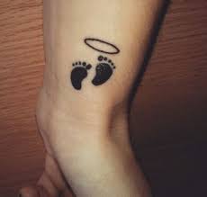 Disenos De Tatuajes De Huellas De Bebe En La Muneca Sternenkinder Tattoo Erinnerungs Tattoos Verlust Tattoo