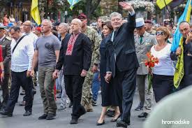 24 августа петра порошенко облили зеленкой у здания кабмина в киеве. Hn8dfw Xljjdpm