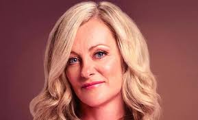 Découvrez l'identité du nouveau conjoint de Sandy de Ma mère, ton père dans  l'article en commentaire. ⬇️ On souhaite beaucoup de bonheur aux amoureux!  🥰